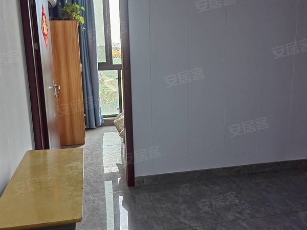 绍兴上虞沥海万峰滨江苑沥海,滨江苑,四室两厅两卫,客厅有空调电视