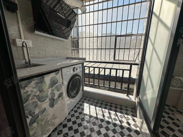 广州天河龙洞龙洞东路小区广州龙洞植物园 路边采光隔断式一房 可养