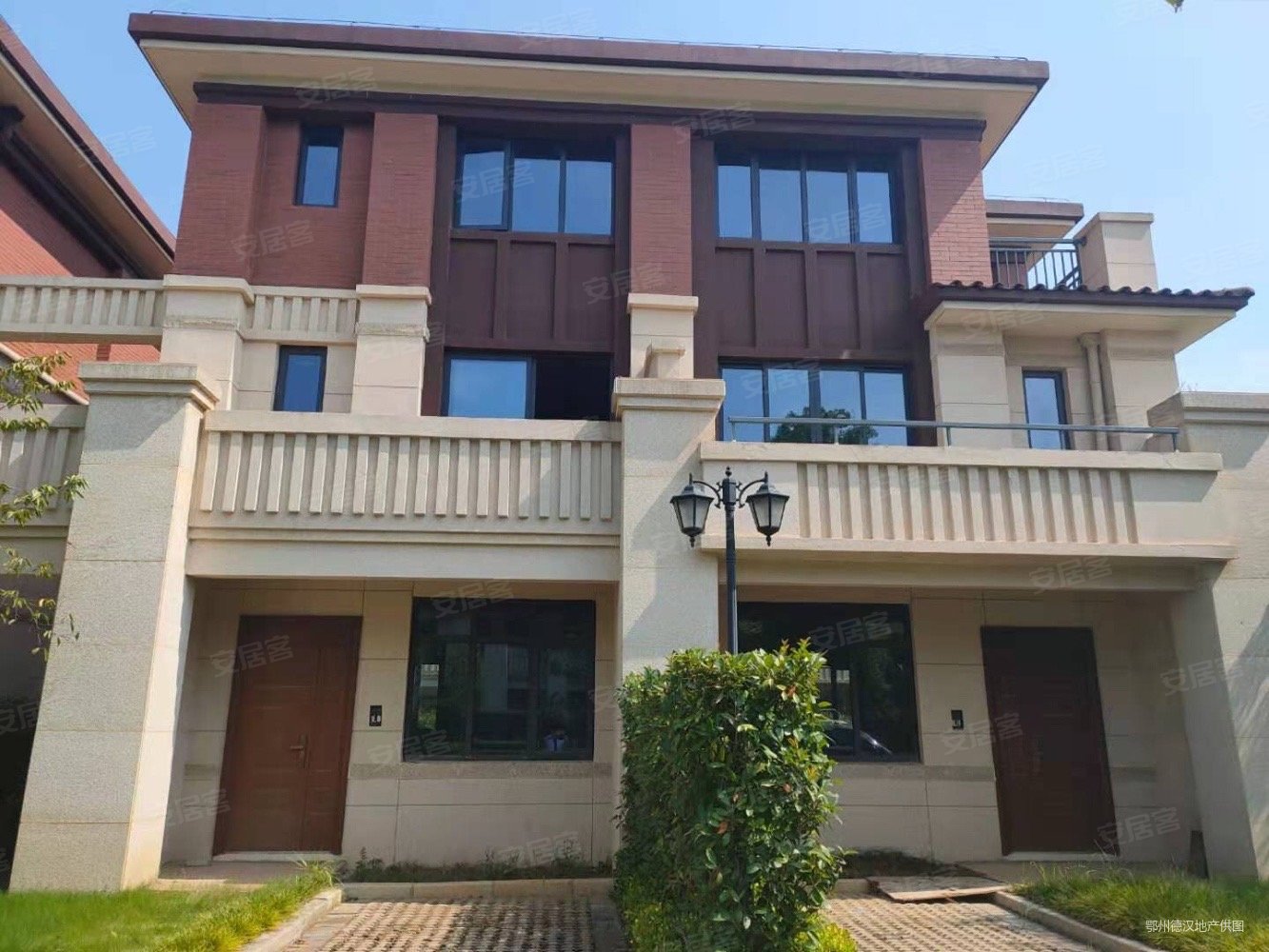 急售!急售!光谷东红莲湖现房别墅首付仅三成,即买即入住