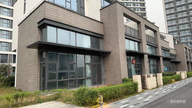 海景别墅多重改造空间送车位