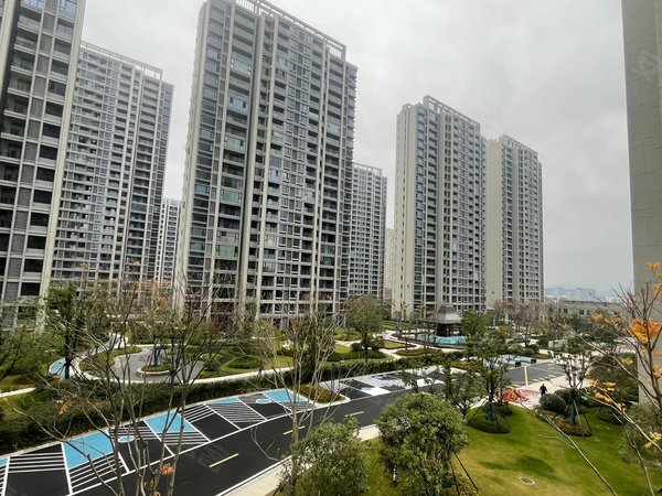 峰荟广场地铁站都在家门口带车位含物业华发荟天府干净清爽家具家电全