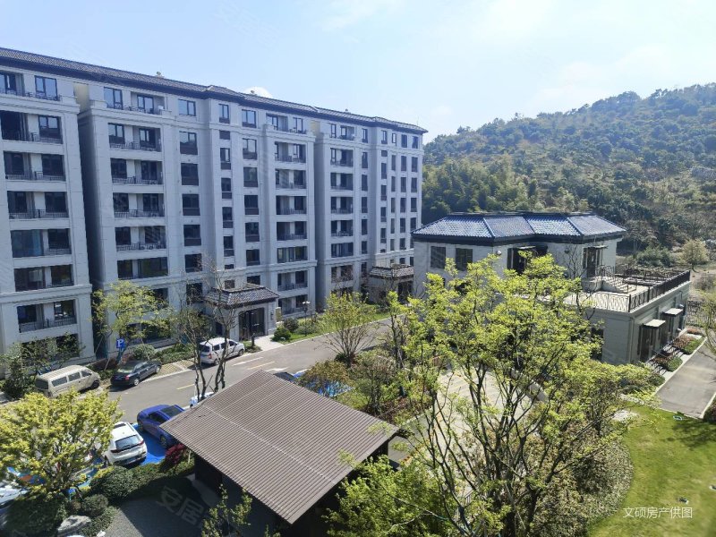 雅戈尔香湖丹堤3期130平,户型南北通透,中间楼层双阳台,香湖丹堤(三期
