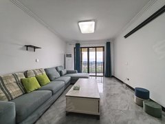 桂林临桂一院两馆急租 吾悦华府四房 带车位 三台空调 1300包物业出租房源真实图片