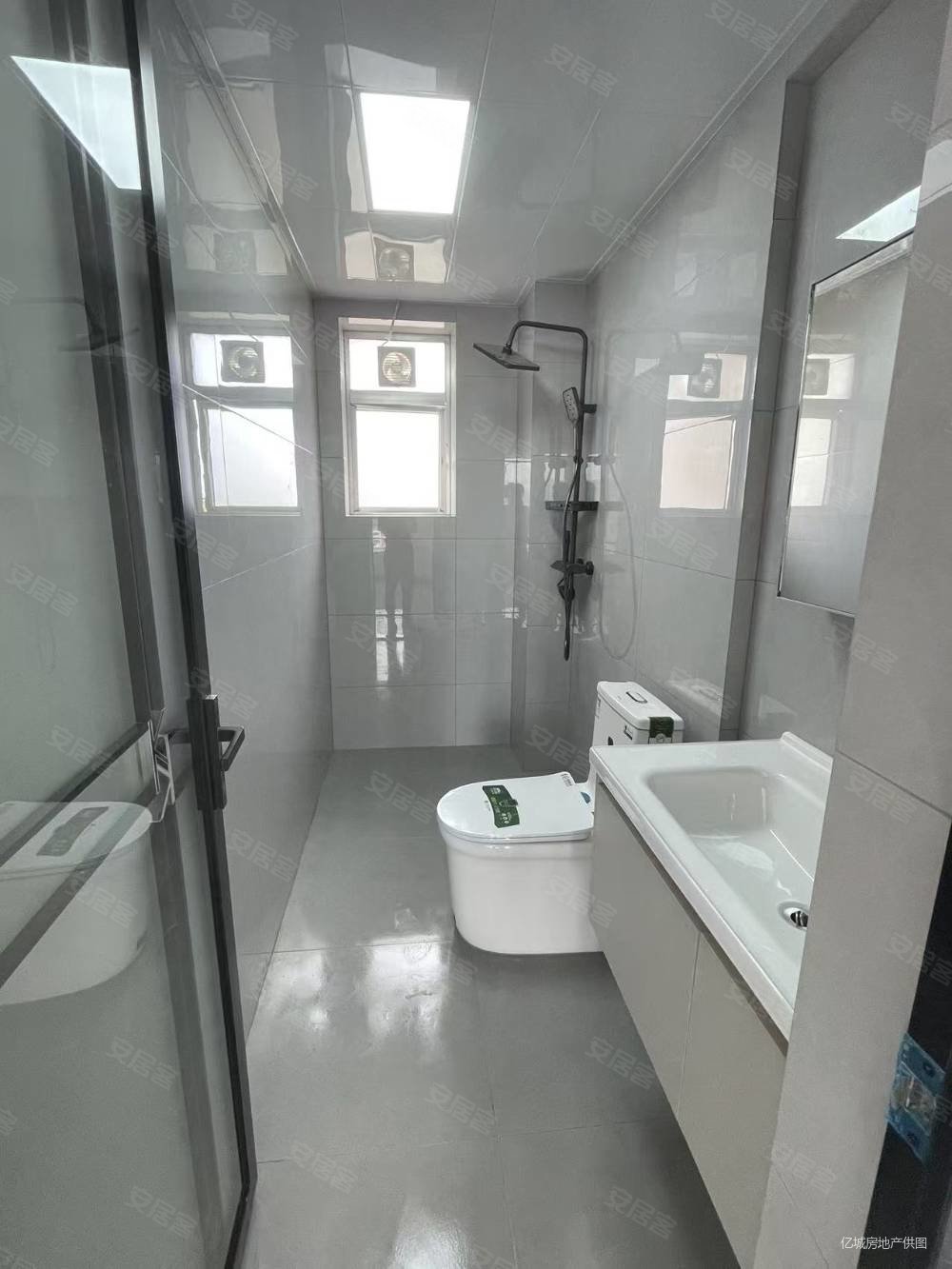 新晖雅苑3室2厅2卫116㎡北56.5万