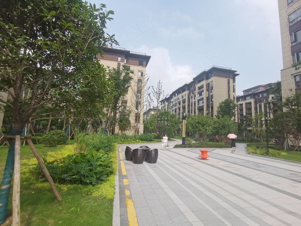 重庆渝北木耳春藤里中国摩四期春藤里三房两卫精装出租出租房源真实