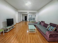 桂林临桂世纪大道该房源位于时代枫林商圈附近，交通便利，三房两厅两卫，两台空调出租房源真实图片