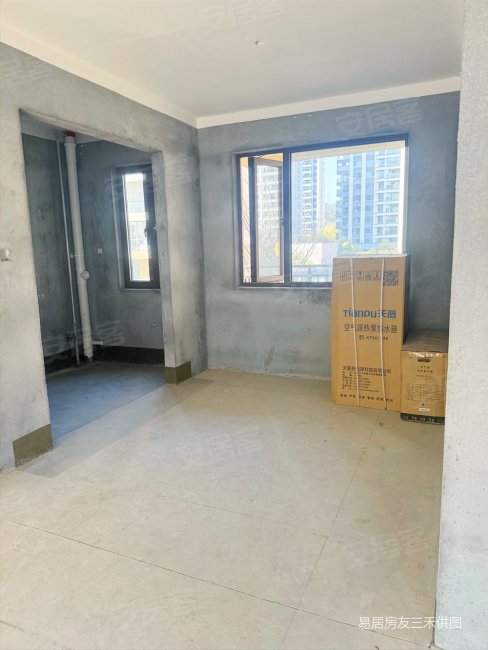 四开间朝南,双开间长阳台,带车位,2个明卫,凤鸣公馆二手房,158万,4室2