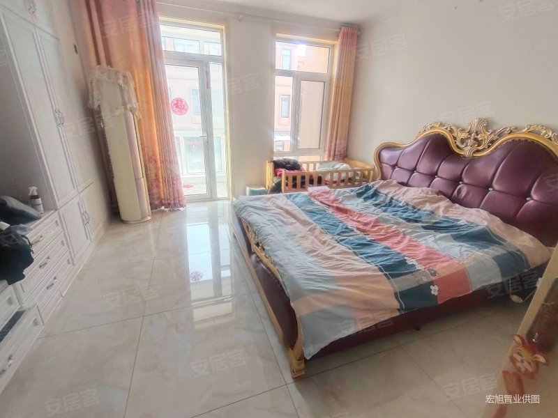 天一仁和别墅带前后院子上下三层随时可以看