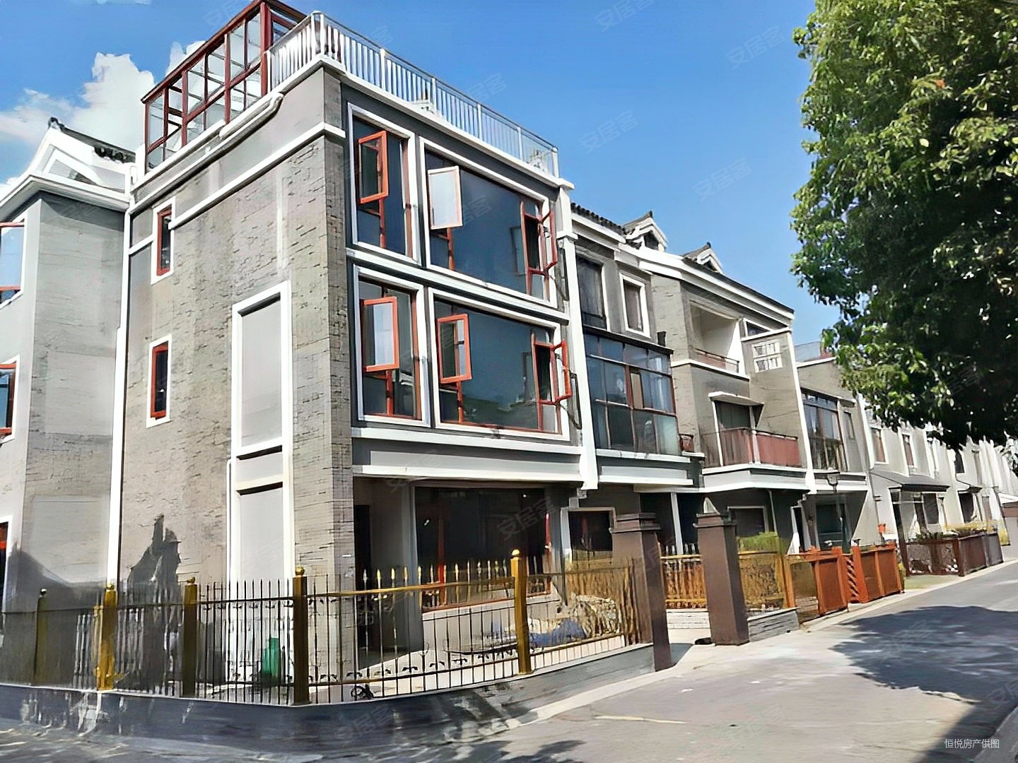 忆江南花园(西区)4室2厅5卫218㎡南北425万