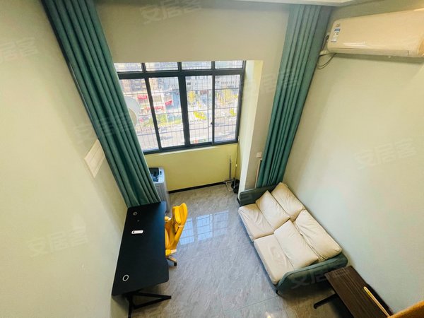 南宁青秀凤岭北万科城(南区商住楼)万科城南区公寓1房1厅 东西配齐