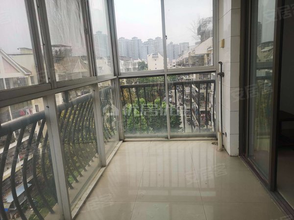 南宁江南五一路翠湖新城(北区)房子装修保养不错,配的家电家具好出租