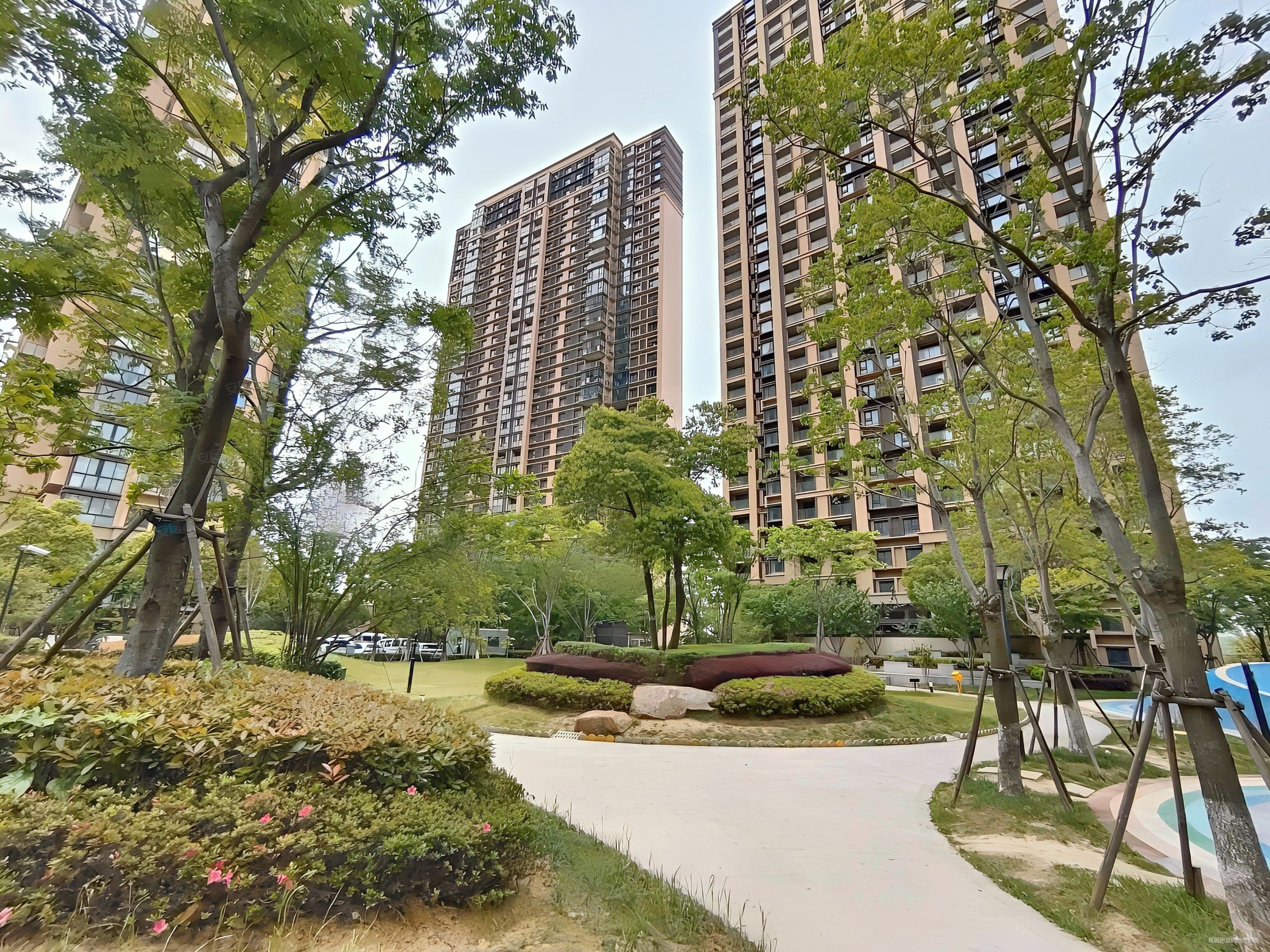 非凡环秀湖花园3室2厅1卫109.01㎡南北208万