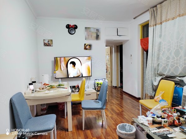 3楼!房子装修不错,东苑27片!诚心出售,随时看房!