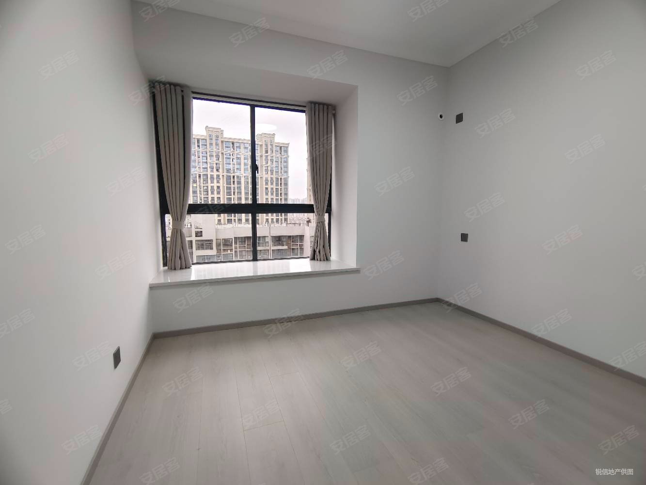 铭鸿翰林居3室2厅2卫141㎡南北52.8万