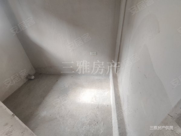 江湾城(一期)4室2厅2卫142㎡南北122万