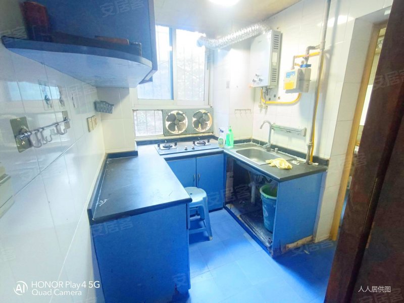 59万买加州医院隔壁步梯3房2厅1卫带阳台中间楼层