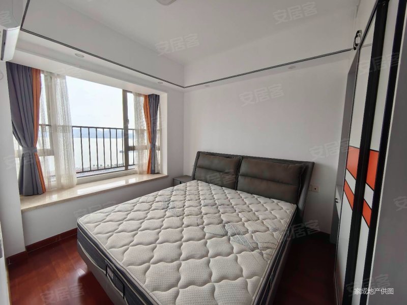 碧海云天精装三房高楼层海景好家具家电齐拎包入住急出