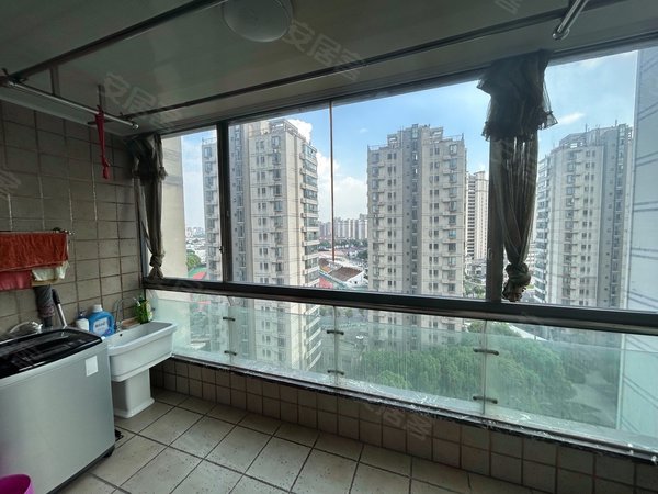 苏州太仓城厢南洋丽都南洋广场,豪装!顶配家具!出租房源真实图片