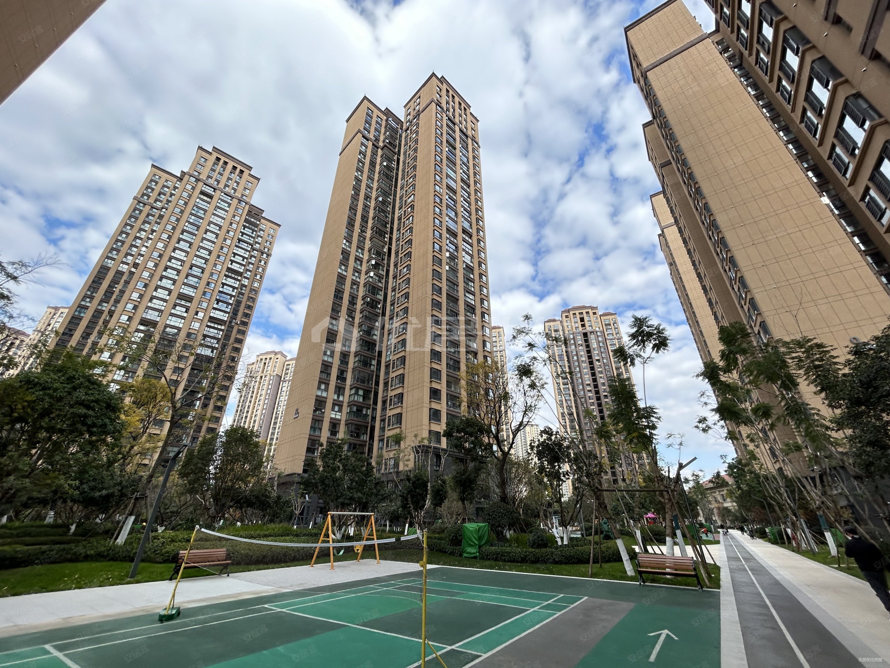 俊发观云海云悠苑2室2厅1卫74.44㎡南68万