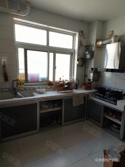 沁园小区136平三室带车库599万