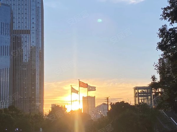 昆明五华小西门市体育馆单位宿舍小西门 云大医院对面市体育馆地铁口