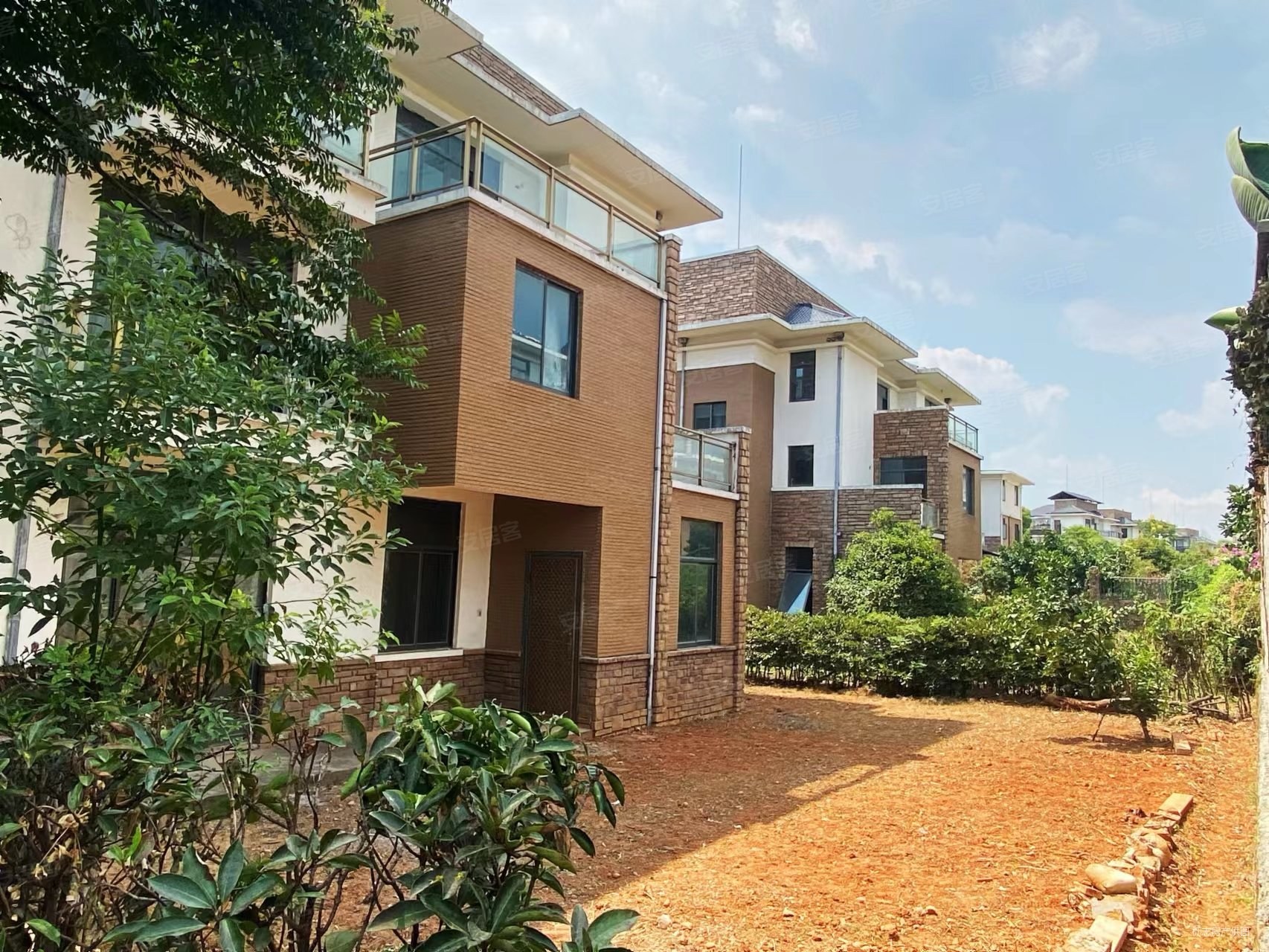 珑山林(别墅)7室5厅4卫435㎡南北379万