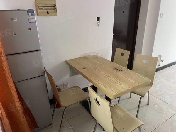 海宁长安镇农发区东方嘉苑(海宁)长安地铁口 学校旁东方嘉苑两室精装出租1500 随时看房民电出租房源真实图片