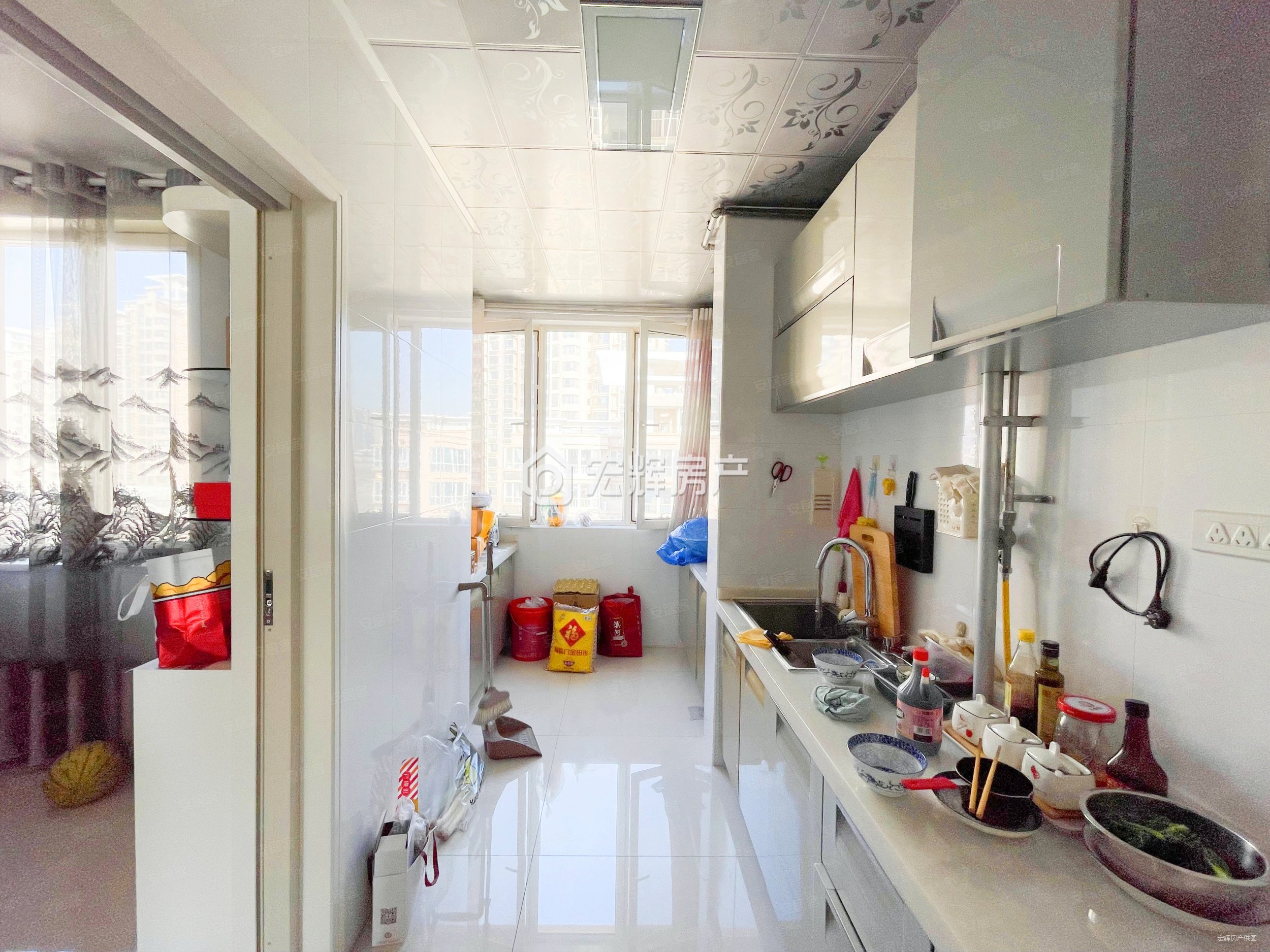 鸿运润园3室2厅2卫145.38㎡南北189万