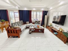 尉氏尉氏县尉氏县城UK中心 4室2厅2卫 电梯房 南北通透 精装修出租房源真实图片