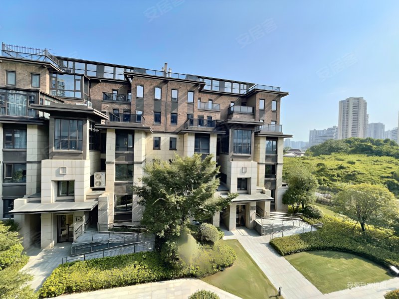 新力铂园4室2厅4卫199.1㎡南北400万