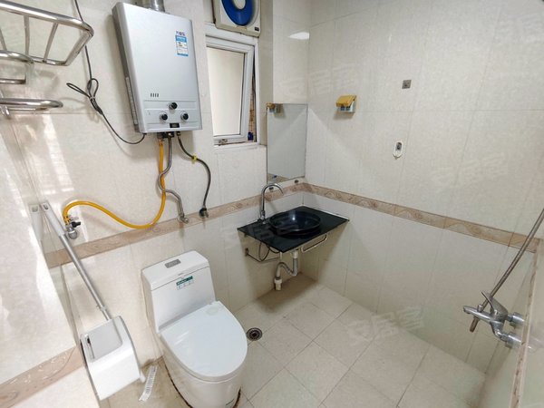 【多图】彩世界家园,布心租房,实拍彩世界家园 可看湖景 精装电梯4房