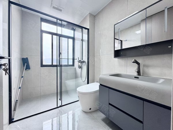 金华东阳横店金光灿烂金光灿烂！背靠南江壹号！镇中心！楼下菜场！配套齐全！出入方便出租房源真实图片