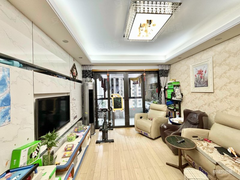 合景领峰大四房九楼以上,带装修满五  多套有钥