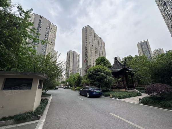 绍兴柯桥柯桥坂湖景园坂湖景园 4房 2400元月 包物业 看房有钥匙出租