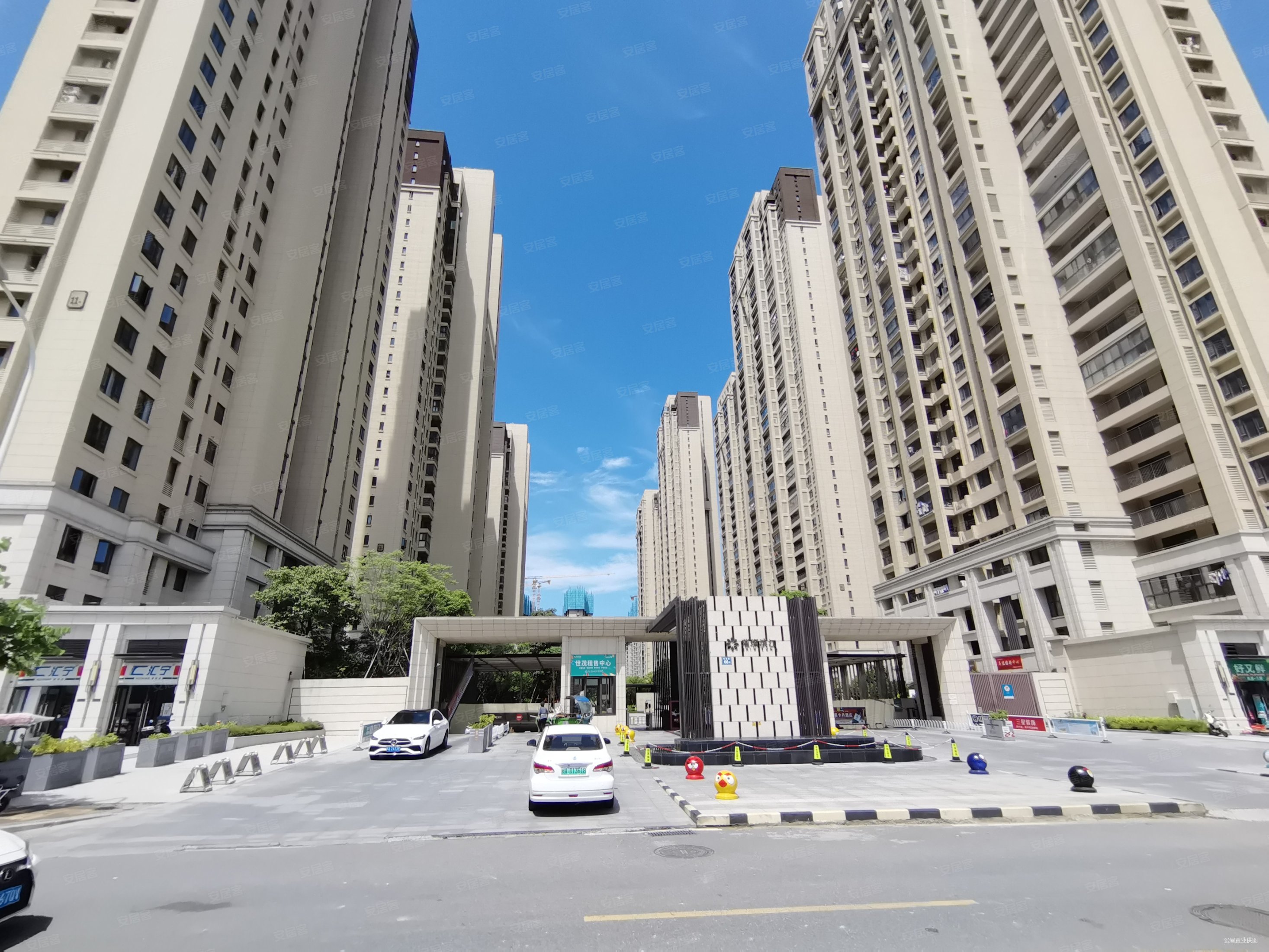 世茂璀璨滨江(福清)3室2厅2卫100㎡南北110万