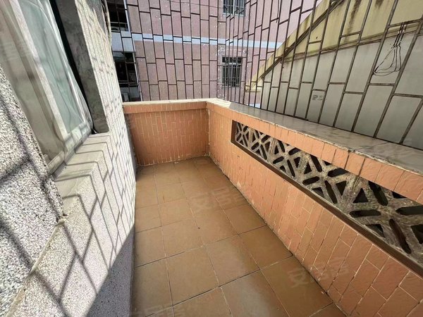 广州天河员村松岗园员村地铁c口400米 楼梯四楼 南北对流 采光通风好