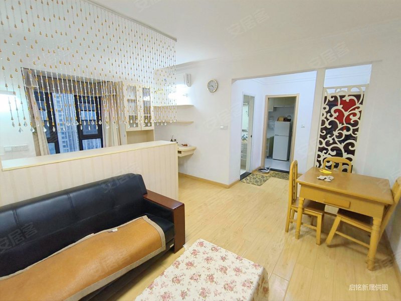 东湖边 带免费地车位 南北 边户 满两年 精装修 拎包入住,欢乐星城