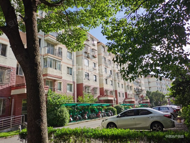 大两房,一梯两户,小区中心位置,得房率高,南北通透,绿波城二手房,396