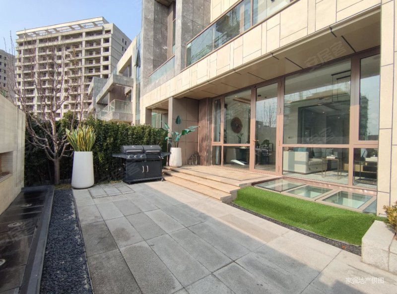 黄岛 鑫苑灵山湾龙玺(别墅) 院子地下 找我团购价