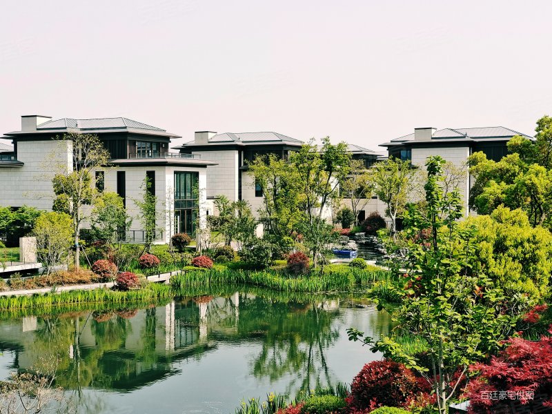 南北通透 正规商品房 次新小区 车位充足 交通便捷,碧云尊邸(别墅)