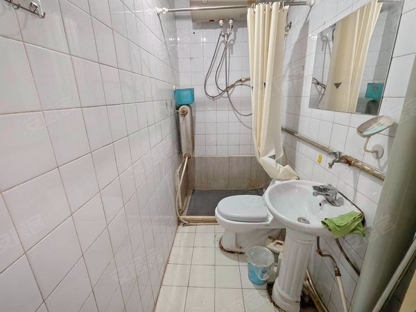 大连金州光明金湾路小区劳动局小区，包取暖物业，临近光明市场，瑞柏中心，中医院。出租房源真实图片