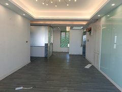 苍南苍南周边丹阳路商业街金大道旁金茂花园办工装修。五个房间。空间足出租房源真实图片