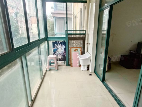 三里桥两房,无中节费押一付一,民用水电燃,拎包入住随时看房,吴江租房