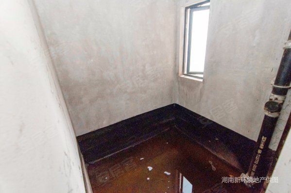 中建梅溪湖中心4室2厅3卫157.14㎡南188万
