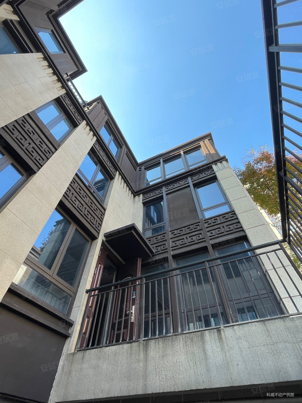 阳光城翡丽湾(别墅)4室2厅3卫191㎡南北235万