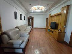 丹东振兴第二医院近二院 军苑新村 步梯3楼 1500包取暖和物业 有空调出租房源真实图片