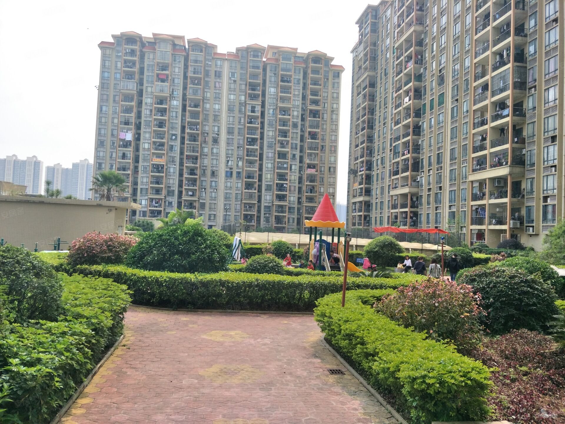 近新塘牛仔城嘉骏豪苑两房一厅东向证过五年急卖