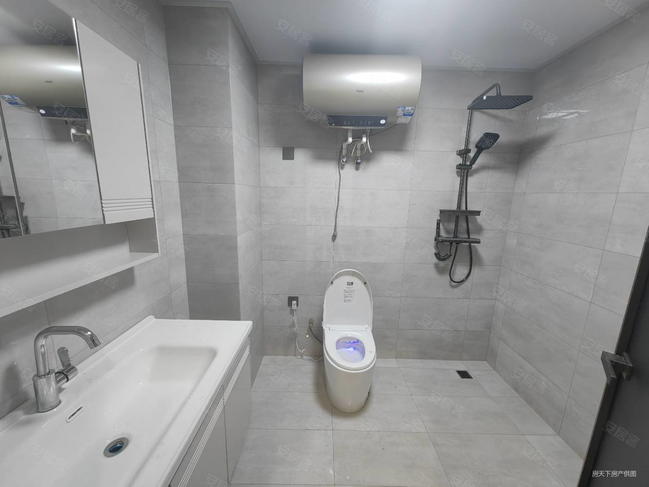 世纪嘉园3室2厅2卫141㎡南北94.8万