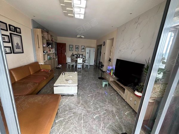 深圳龙华大浪元芬金园大厦紧挨6号线地铁元芬地铁口,精装4房,看羊台山