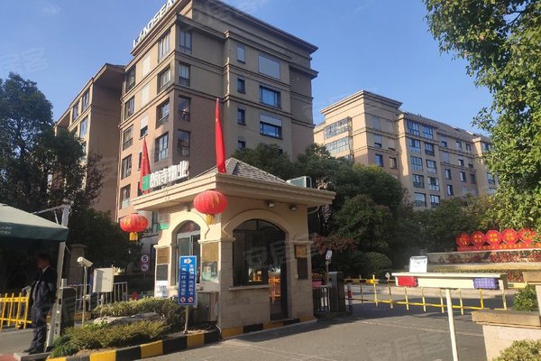 > 张恒解读朗诗绿岛(公寓住宅)居民素质青麦地产美兰湖店 特色 【居民